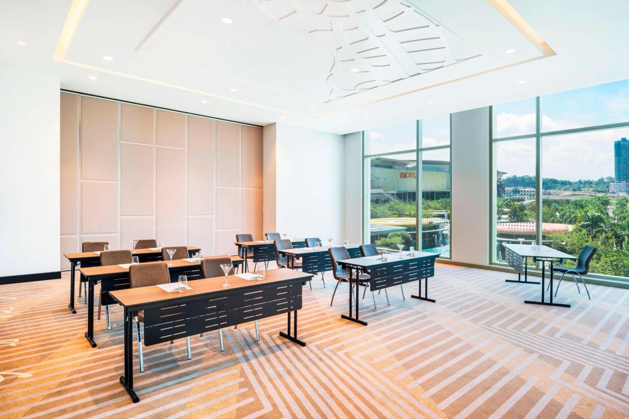 Le Meridien Путраджая Екстериор снимка Meeting room