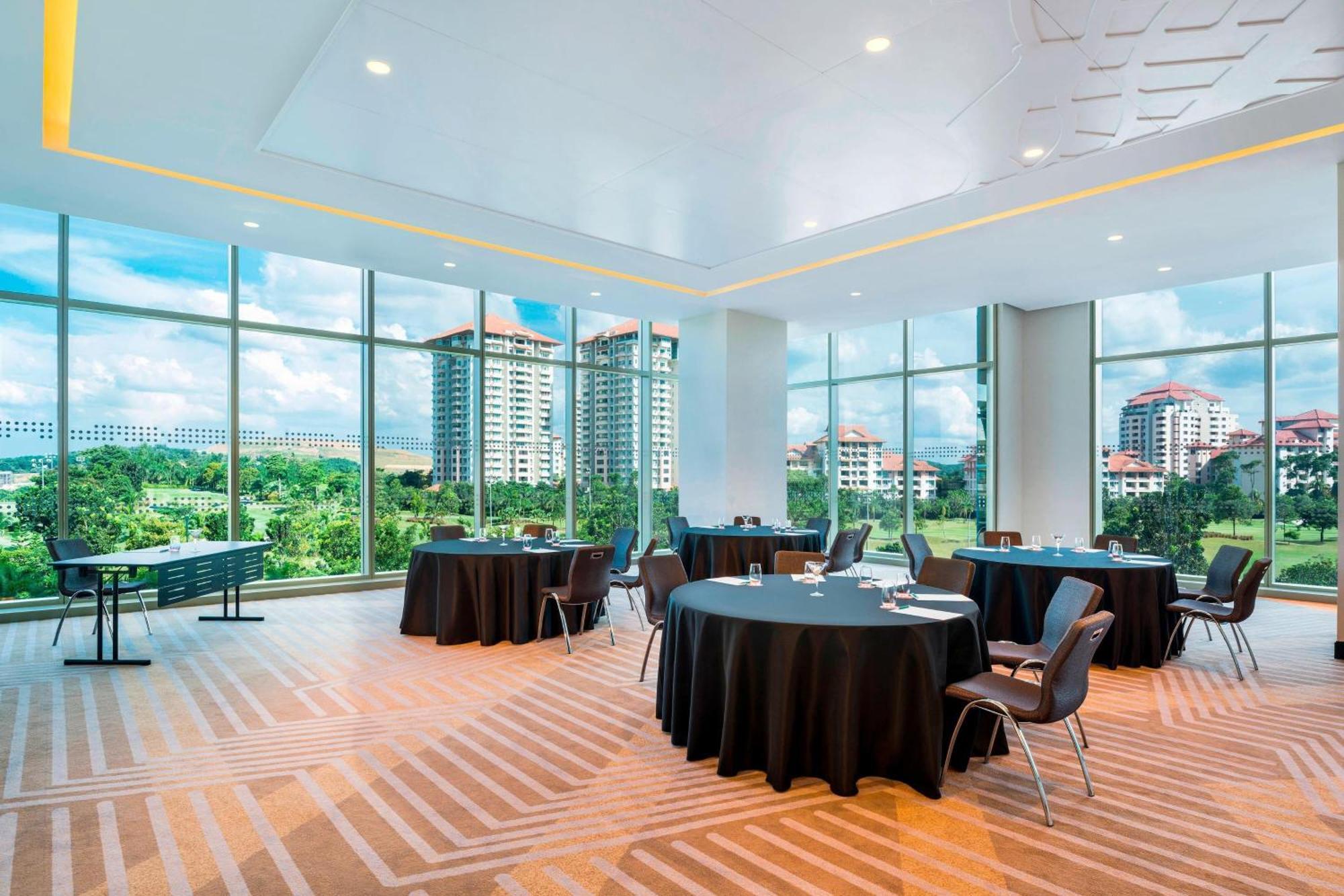 Le Meridien Путраджая Екстериор снимка Meeting room