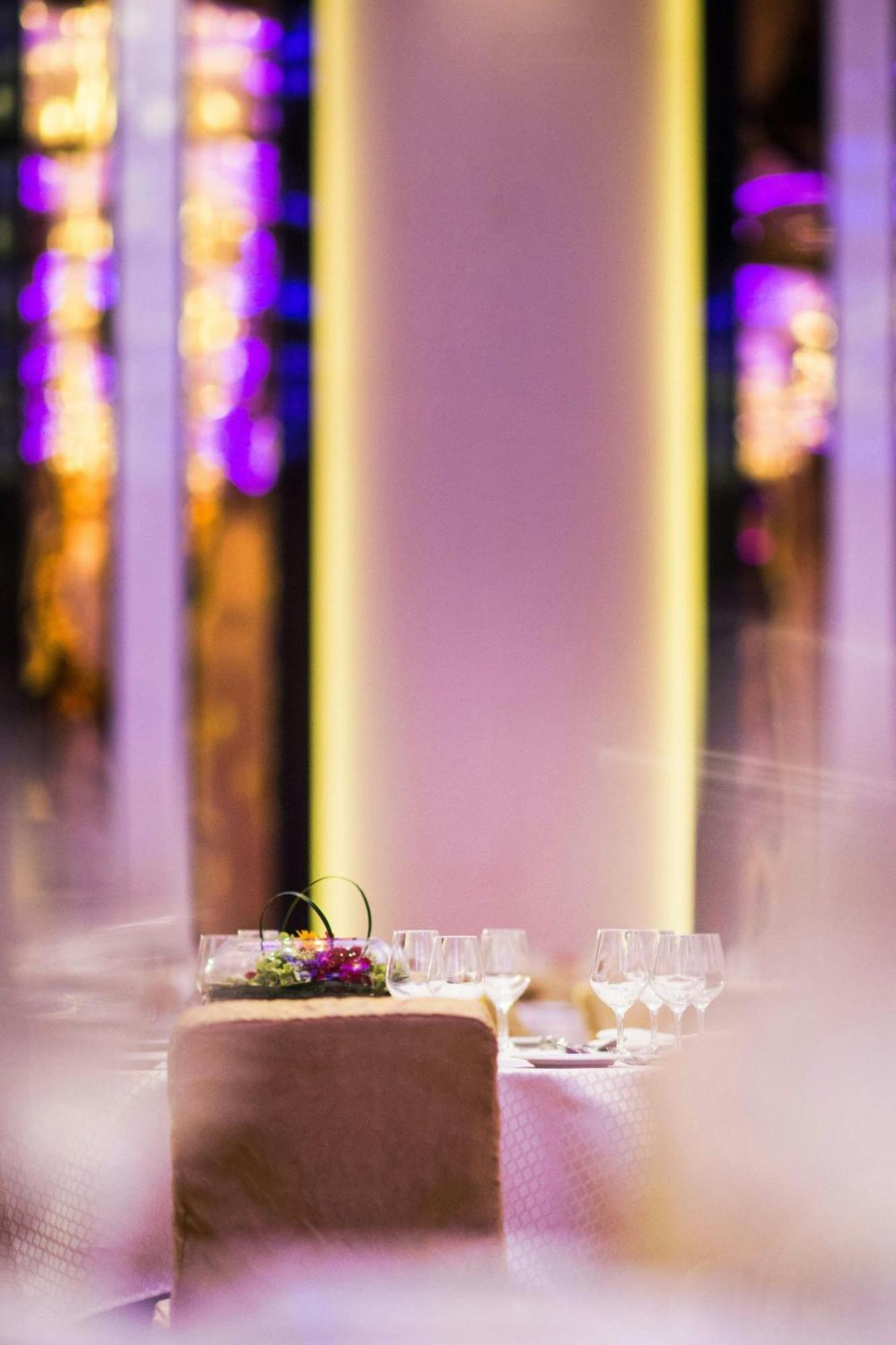 Le Meridien Путраджая Екстериор снимка The interior of the restaurant