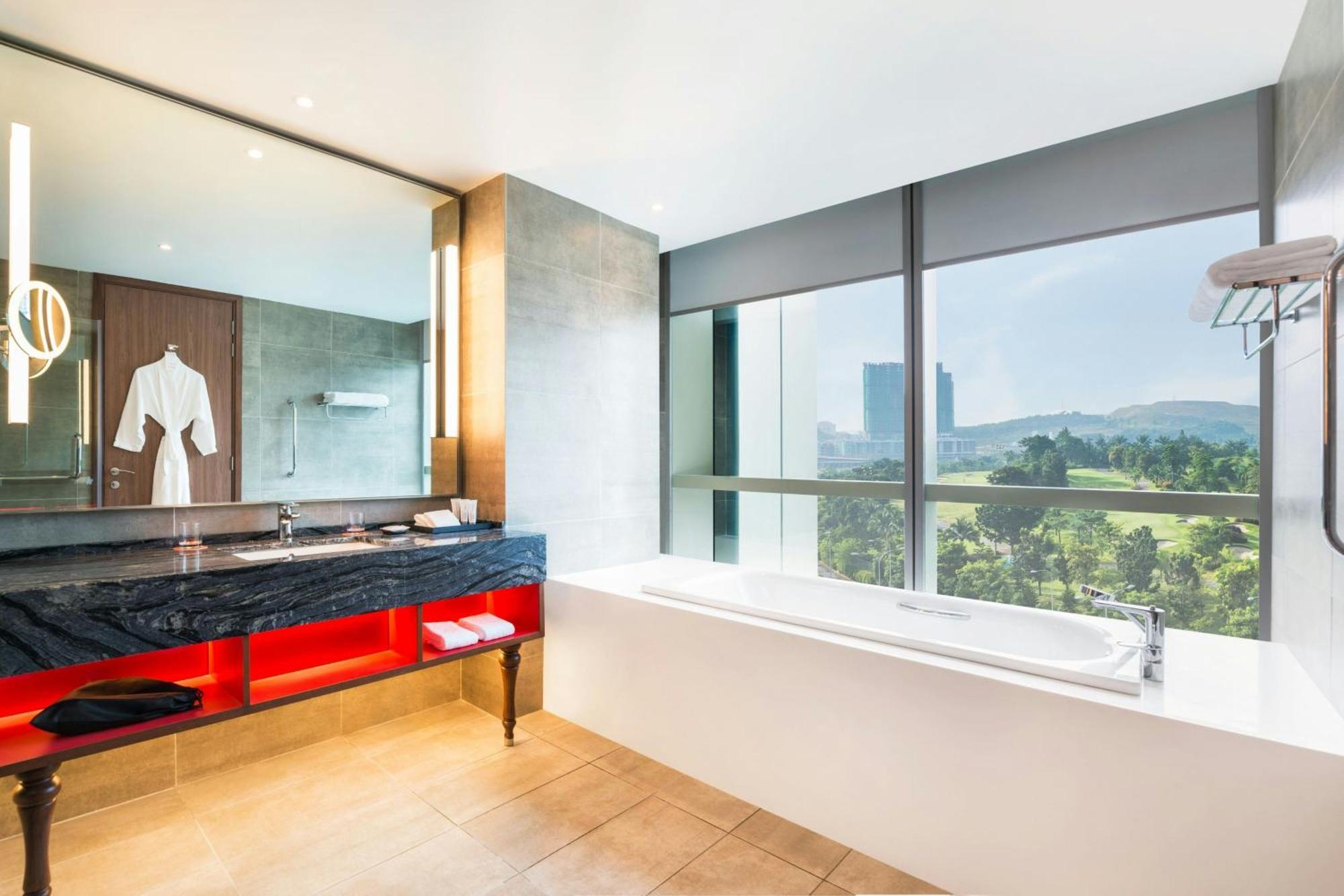 Le Meridien Путраджая Екстериор снимка Bathroom