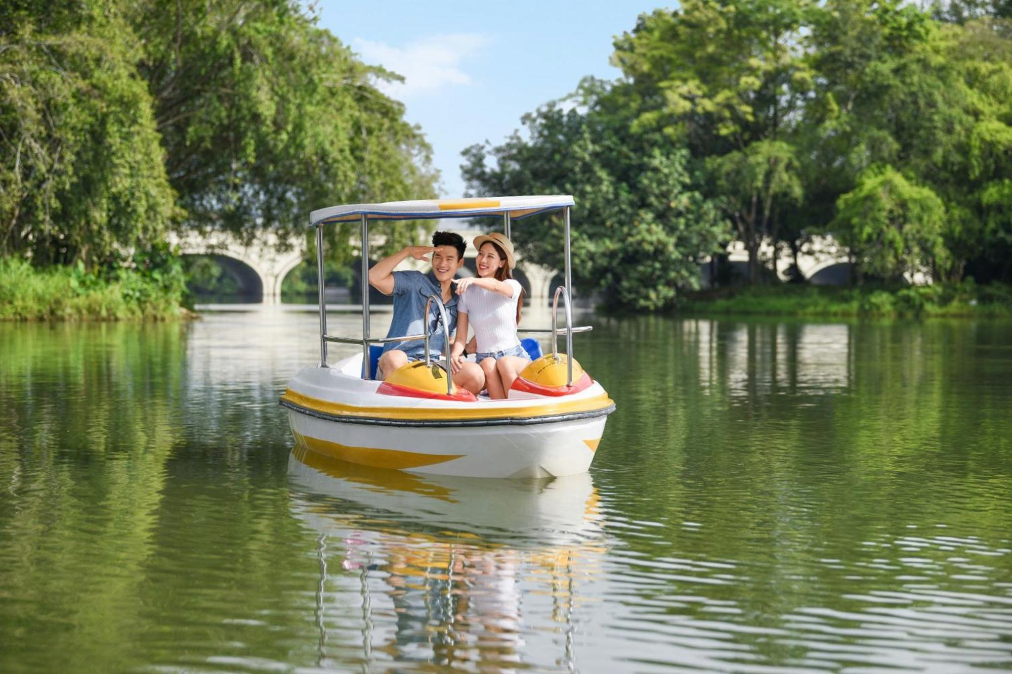 Le Meridien Путраджая Екстериор снимка Boating at the West Lake